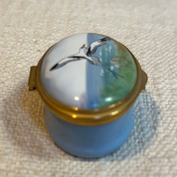 Staffordshire Enamel Box, Bermuda Longtail in Flight - Picture 6 of 7